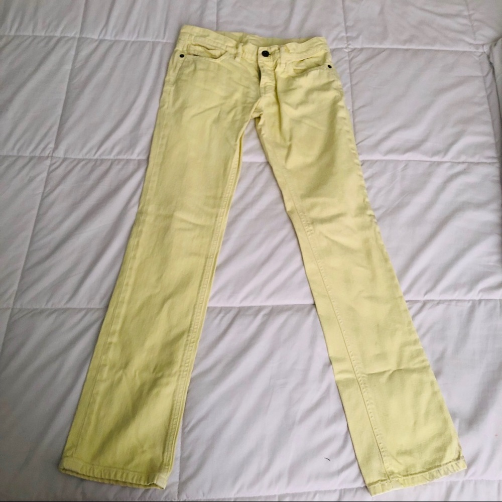 EUC Diesel Women’s yellow skinny Jeans Size 25